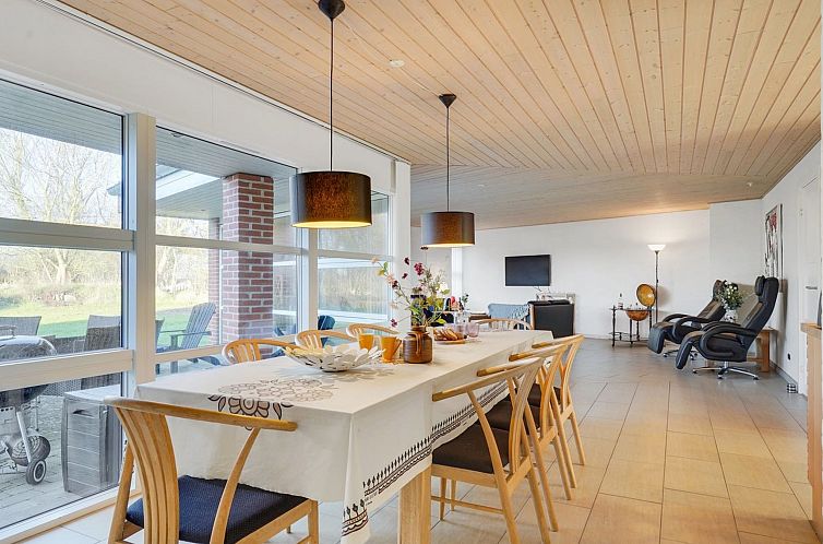 Vakantiehuis "Elvin" - 2.7km from the sea