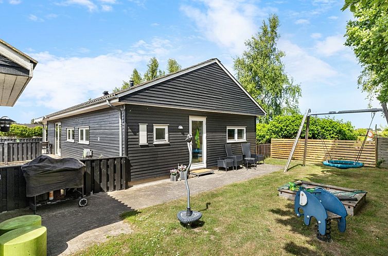 Vakantiehuis "Anouk" - 700m from the sea