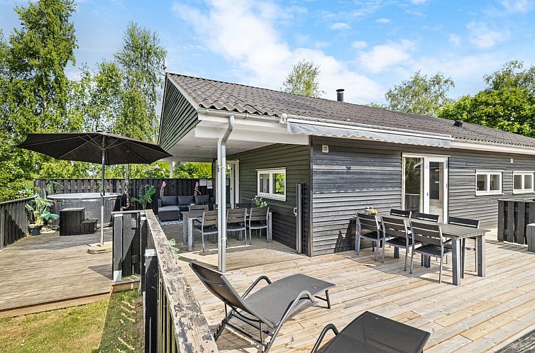 Vakantiehuis "Anouk" - 700m from the sea