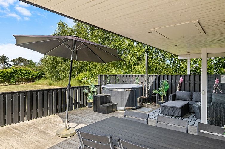 Vakantiehuis "Anouk" - 700m from the sea