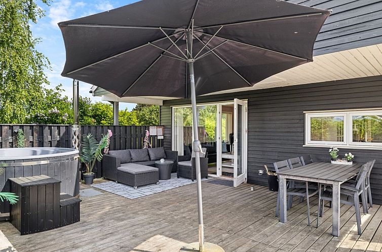 Vakantiehuis "Anouk" - 700m from the sea