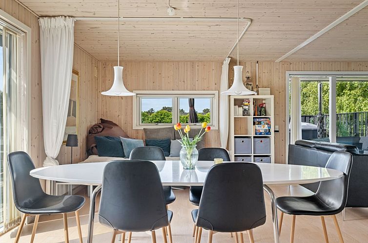 Vakantiehuis "Anouk" - 700m from the sea