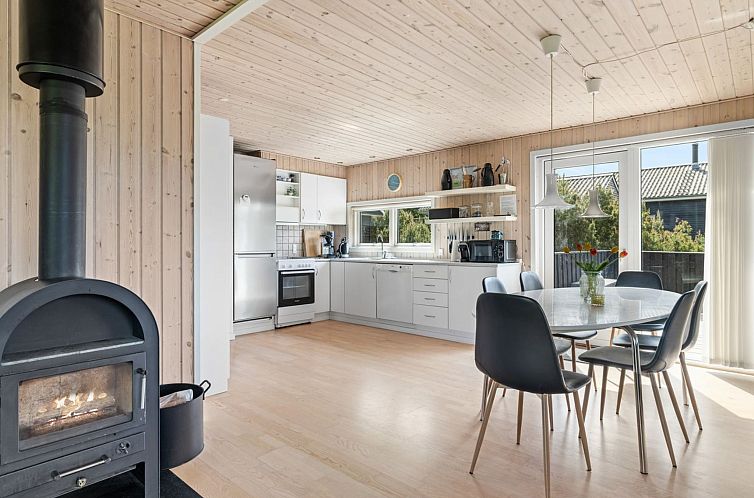 Vakantiehuis "Anouk" - 700m from the sea