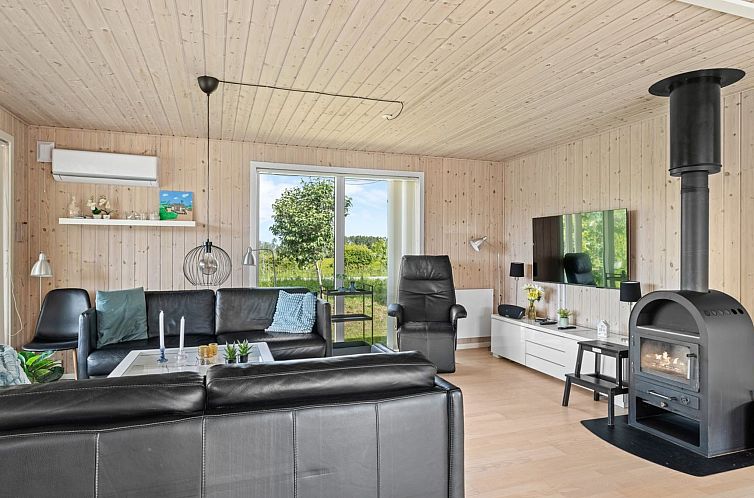 Vakantiehuis "Anouk" - 700m from the sea