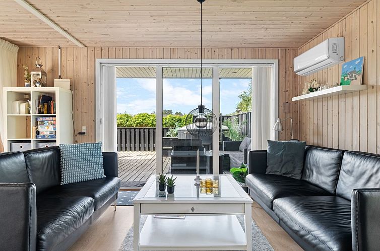 Vakantiehuis "Anouk" - 700m from the sea