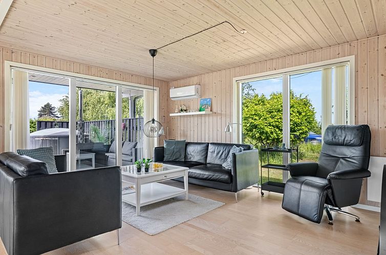 Vakantiehuis "Anouk" - 700m from the sea