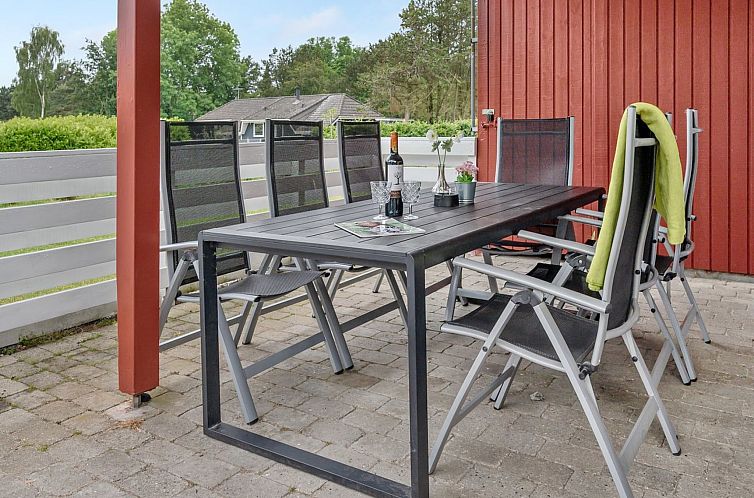 Vakantiehuis "Emly" - 1.1km from the sea