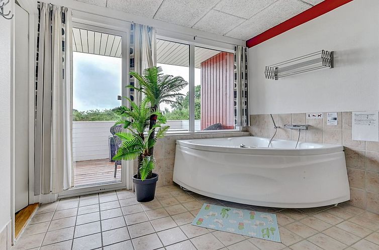 Vakantiehuis "Emly" - 1.1km from the sea