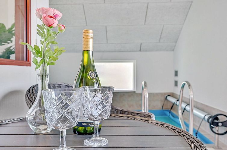 Vakantiehuis "Emly" - 1.1km from the sea