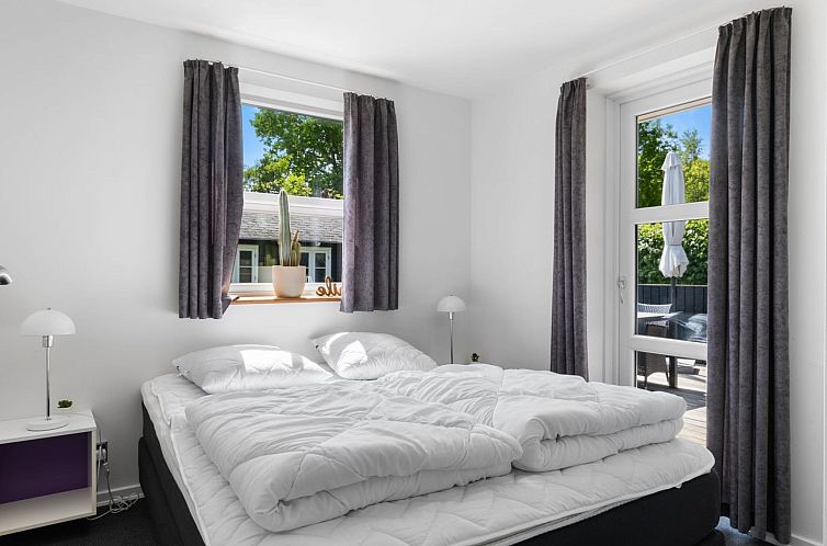 Vakantiehuis "Emly" - 1.1km from the sea