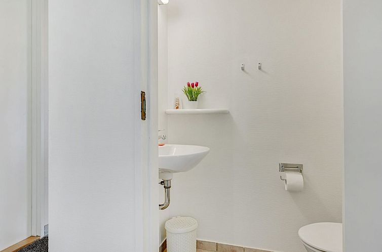 Vakantiehuis "Emly" - 1.1km from the sea