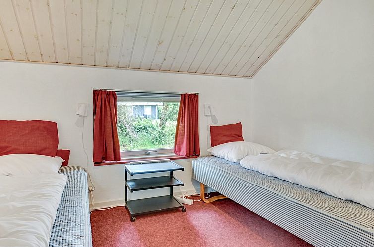 Vakantiehuis "Emly" - 1.1km from the sea