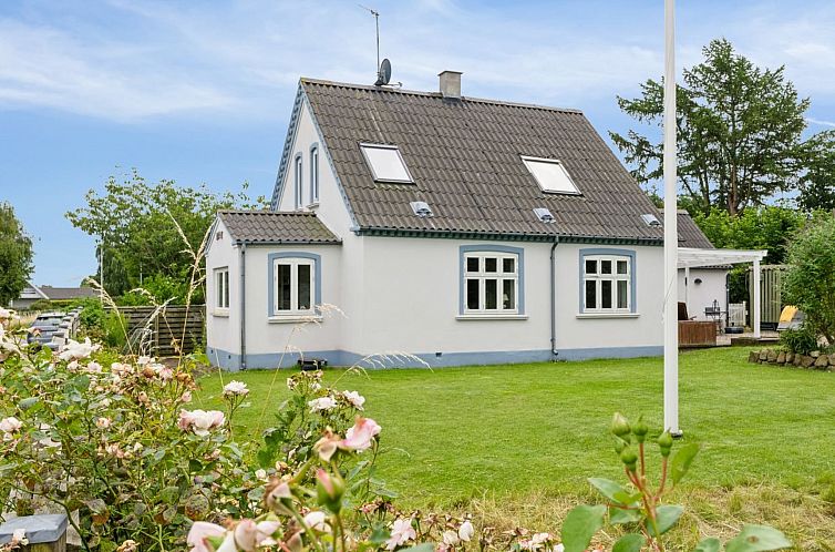 Vakantiehuis "Keyla" - 2.3km from the sea