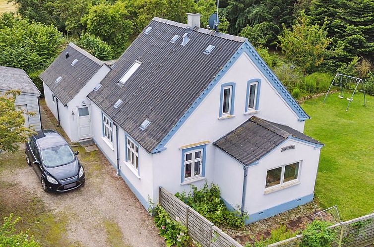 Vakantiehuis "Keyla" - 2.3km from the sea