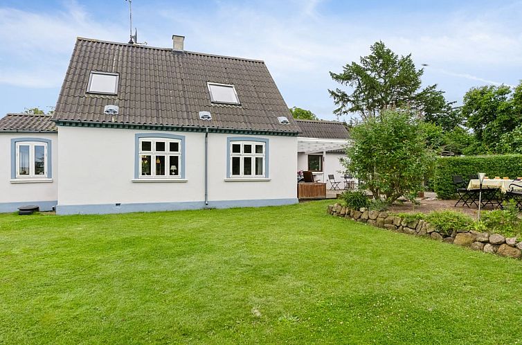 Vakantiehuis "Keyla" - 2.3km from the sea