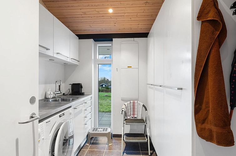 Vakantiehuis "Osa" - 150m from the sea