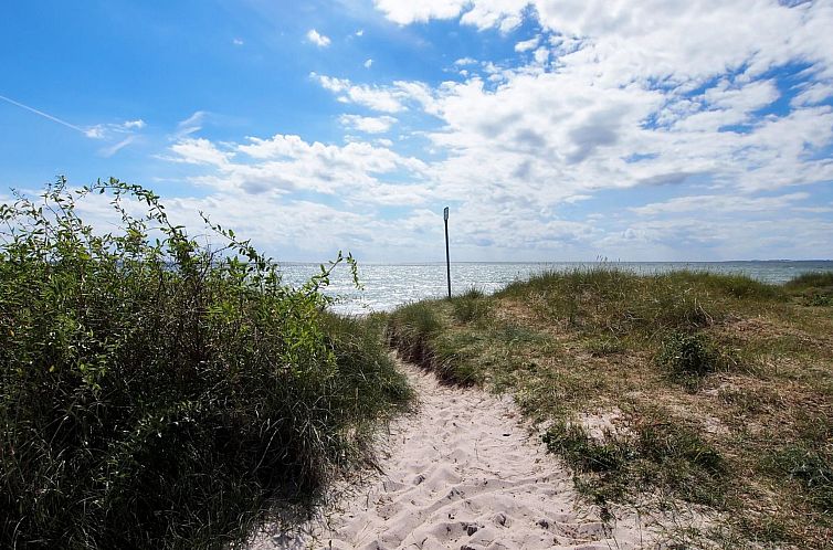 Vakantiehuis "Emin" - 100m from the sea