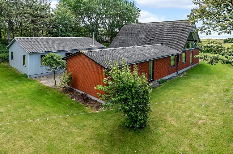 Vakantiehuis "Emin" - 100m from the sea