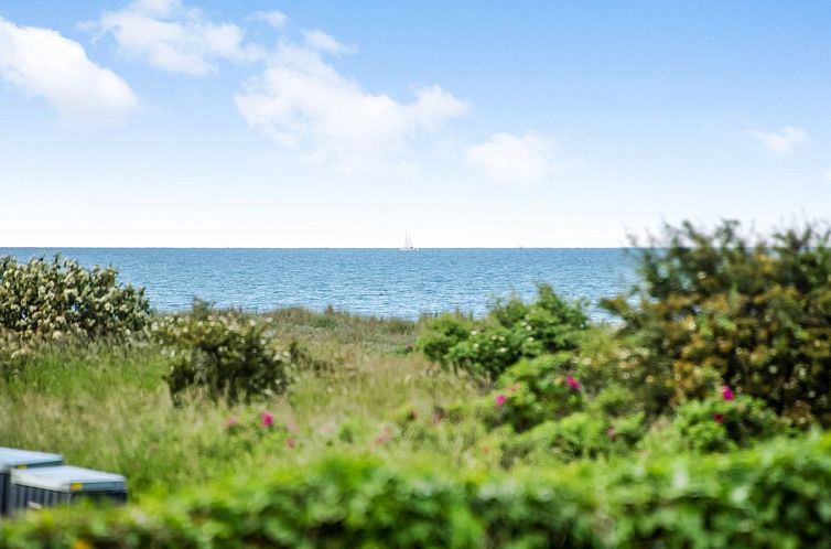 Vakantiehuis "Emin" - 100m from the sea