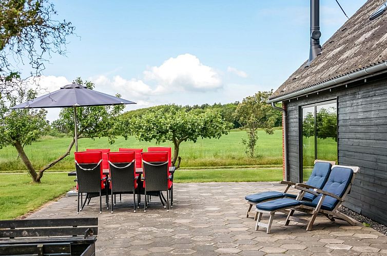 Vakantiehuis "Emin" - 100m from the sea