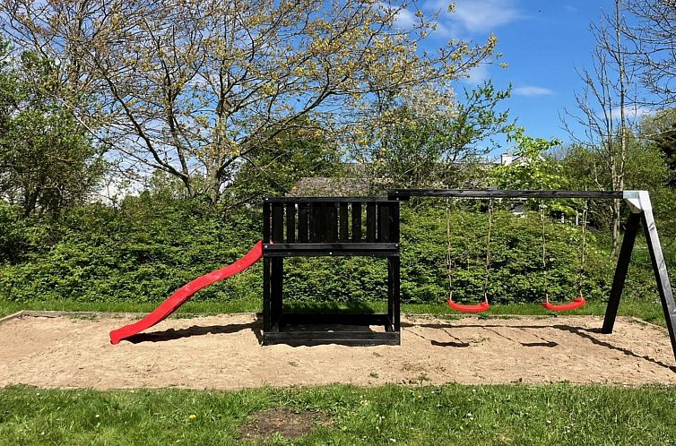 Vakantiehuis "Emin" - 100m from the sea