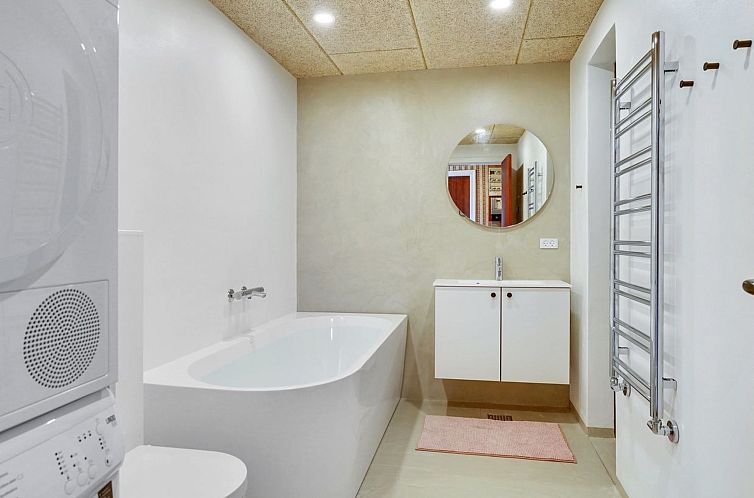 Vakantiehuis "Emin" - 100m from the sea