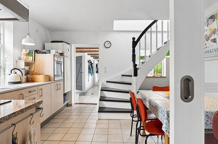 Vakantiehuis "Emin" - 100m from the sea