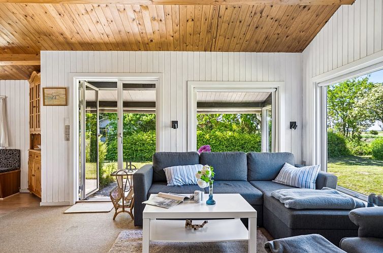 Vakantiehuis "Lillan" - 250m from the sea