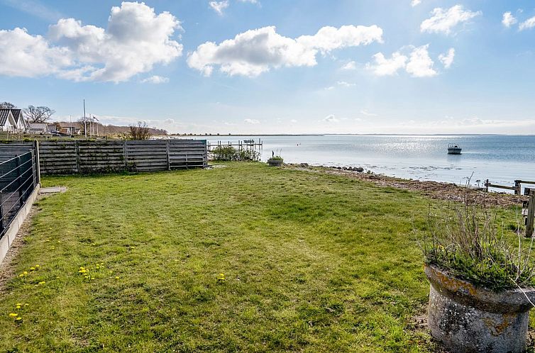 Vakantiehuis "Loella" - 35m from the sea