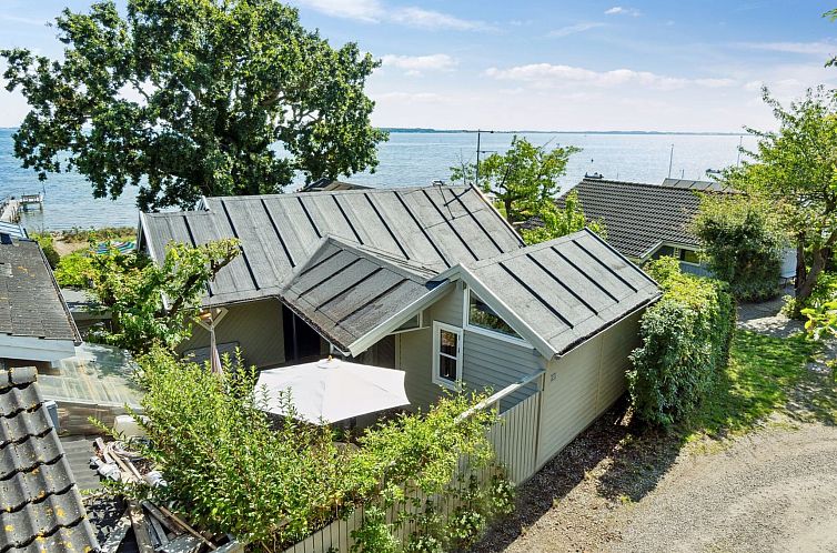 Vakantiehuis "Snari" - 10m from the sea