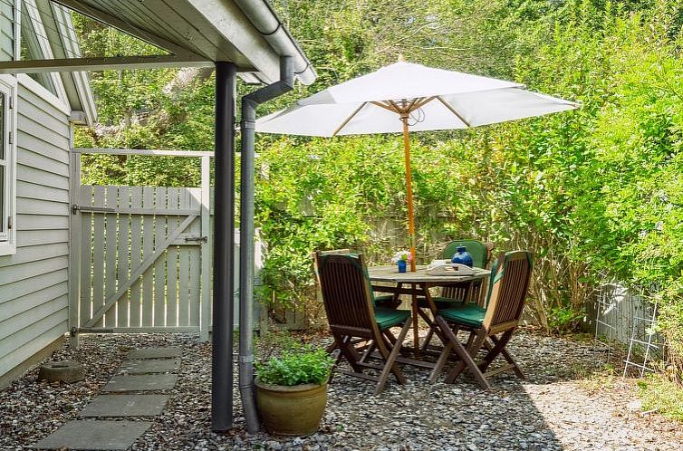 Vakantiehuis "Snari" - 10m from the sea