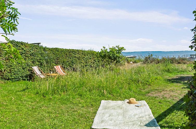 Vakantiehuis "Snari" - 10m from the sea