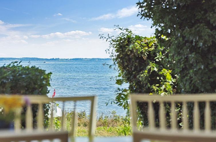 Vakantiehuis "Snari" - 10m from the sea