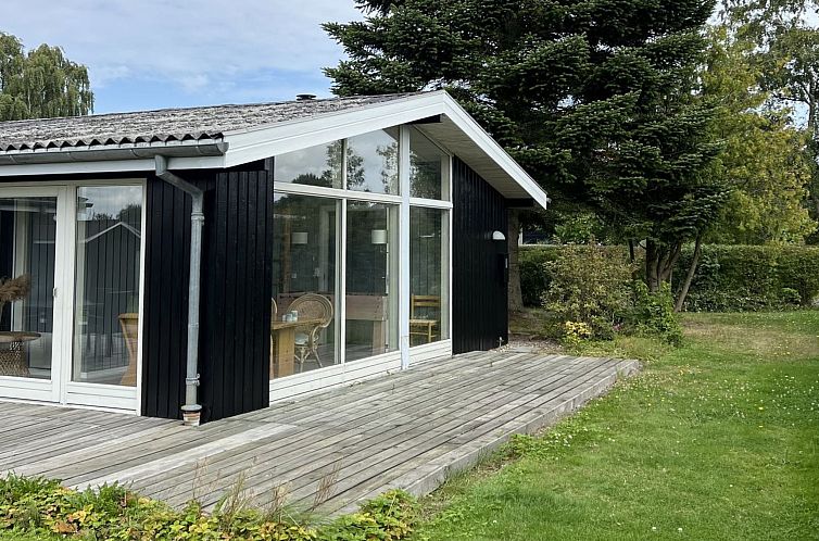 Vakantiehuis "Loella" - 35m from the sea
