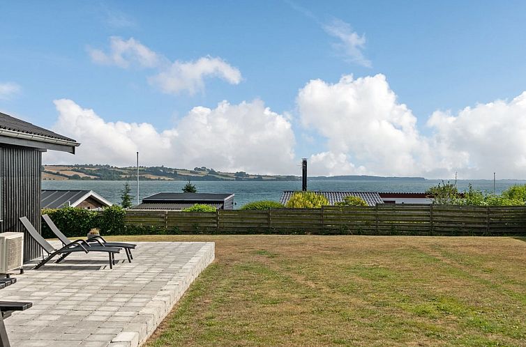 Vakantiehuis "Beowulf" - 200m from the sea