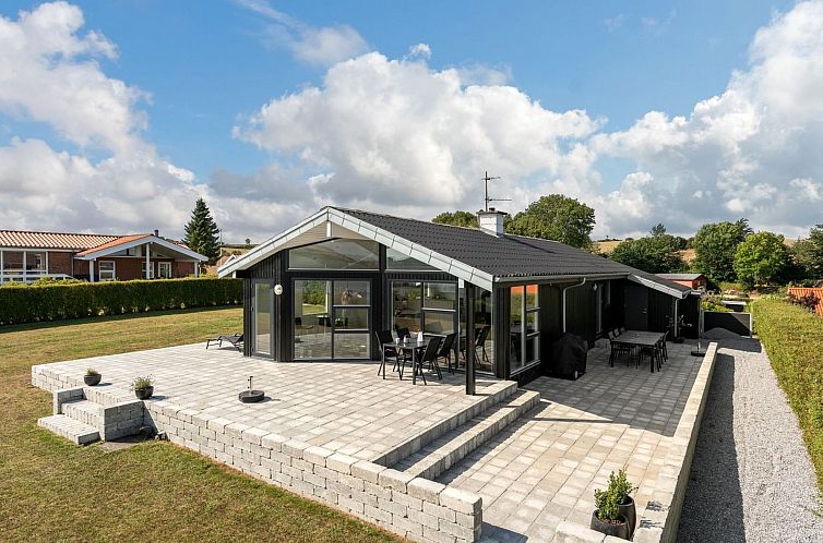 Vakantiehuis "Beowulf" - 200m from the sea