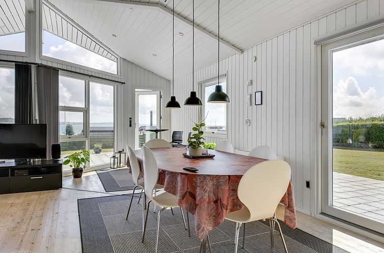 Vakantiehuis "Beowulf" - 200m from the sea