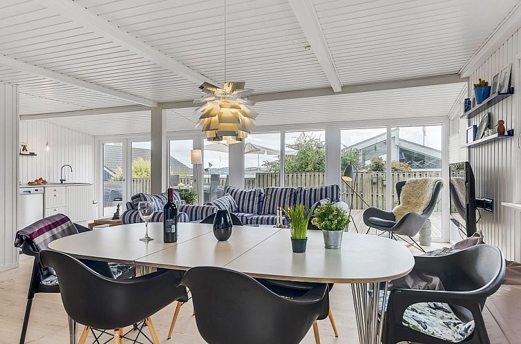 Vakantiehuis "Elain" -  from the sea