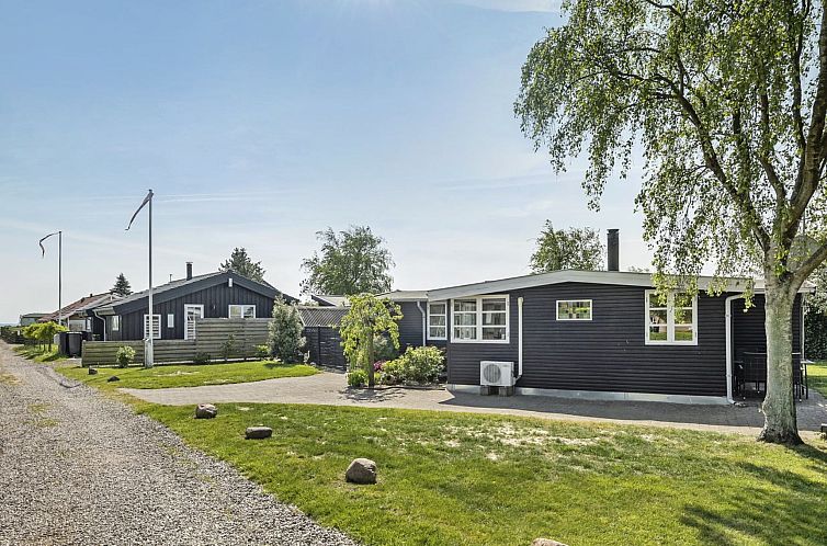 Vakantiehuis "Tyyni" - 75m from the sea