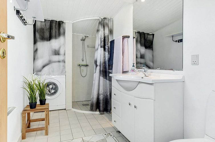 Vakantiehuis "Tyyni" - 75m from the sea