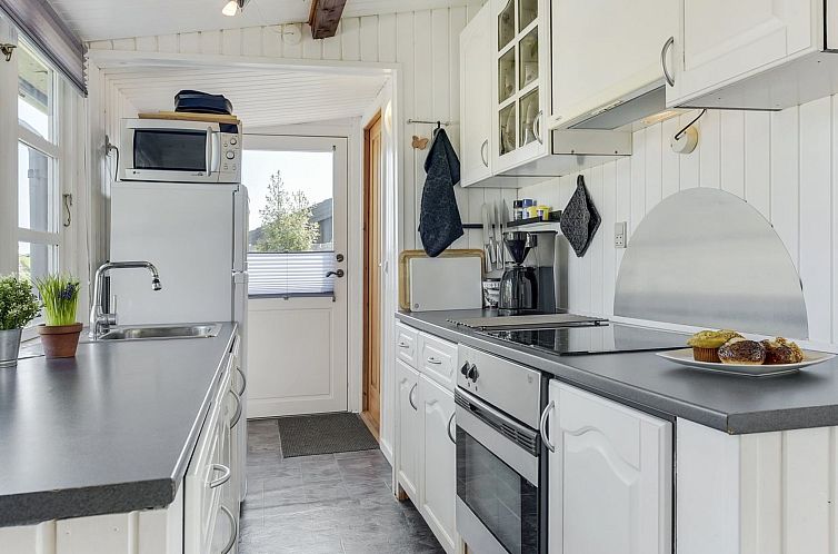 Vakantiehuis "Tyyni" - 75m from the sea