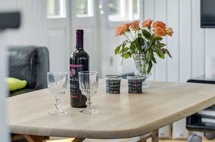 Vakantiehuis "Tyyni" - 75m from the sea