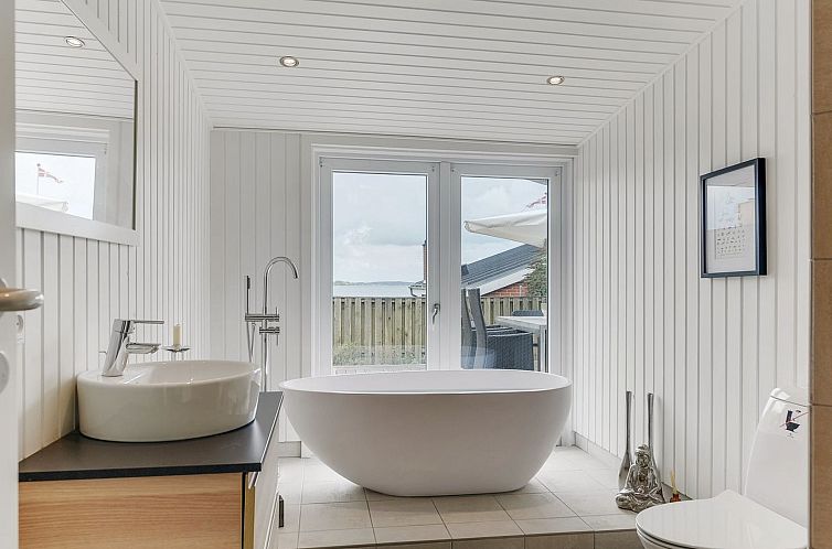 Vakantiehuis "Sighfrith" - 150m from the sea