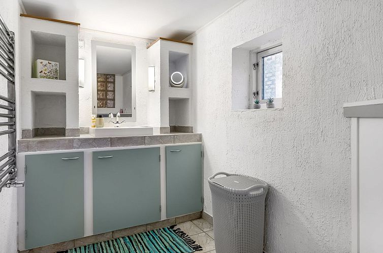 Vakantiehuis "Yorik" - 1.6km from the sea