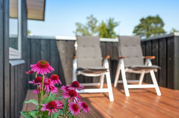 Vakantiehuis "Yorik" - 1.6km from the sea