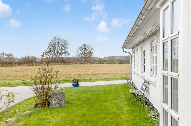 Vakantiehuis "Yorik" - 1.6km from the sea