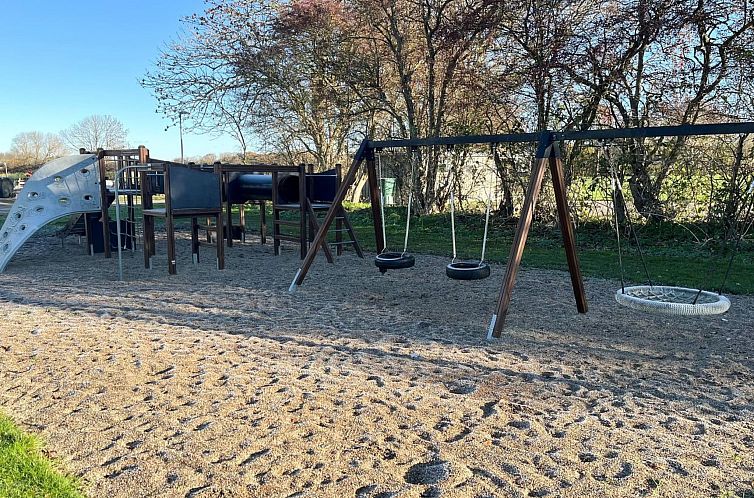 Vakantiehuis "Yorik" - 1.6km from the sea