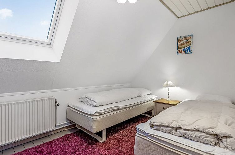 Vakantiehuis "Yorik" - 1.6km from the sea