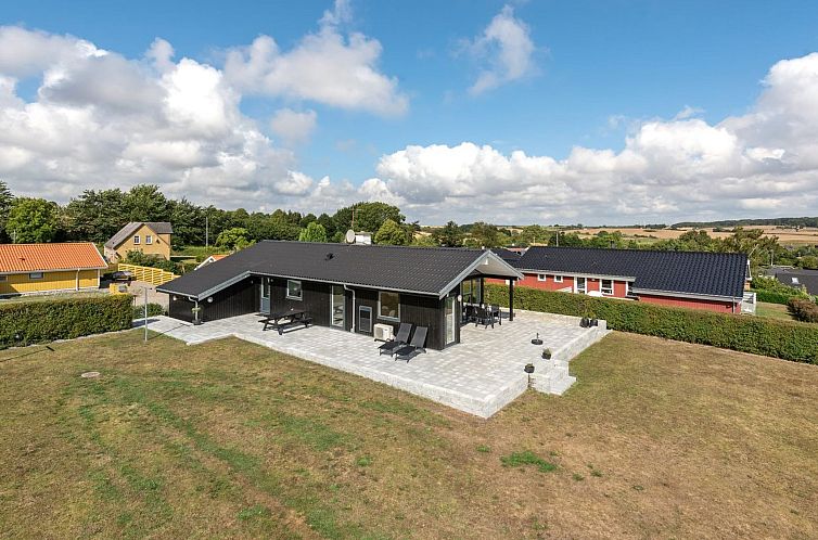 Vakantiehuis "Beowulf" - 200m from the sea