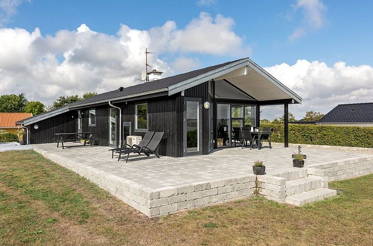 Vakantiehuis "Beowulf" - 200m from the sea